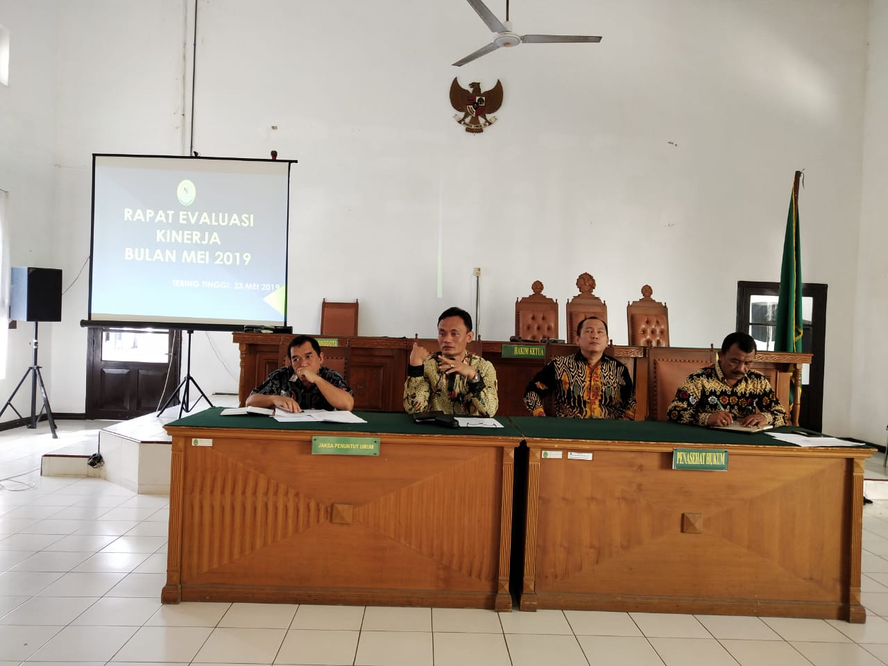 Rapat Evaluasi Kinerja bulan Mei 2019 Rapat Evaluasi Kinerja bulan Mei 2019
