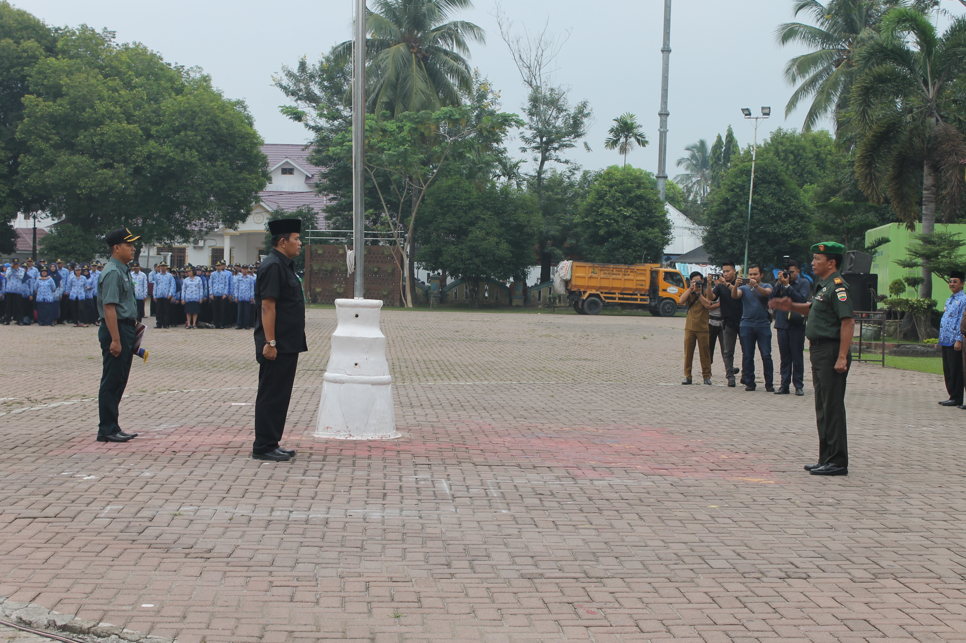 Ketua Pengadilan Negeri Tebing Tinggi Jarihat Simarmata, SH, MH saat memimpin upacara Hari Kesadaran Nasional  