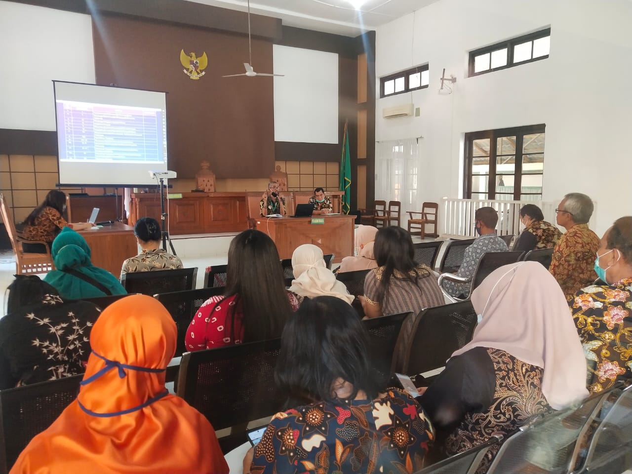 Sosialisasi SOP (Standar Operasional Prosedur) Tentang Petunjuk Penyelesaian Perkara Perdata dan Perkara Pidana Melalui Pembuatan Jadwal Persidangan (Court Calender) di Pengadilan Negeri Tebing Tinggi Kelas I B Sosialisasi SOP (Standar Operasional Prosedur) Tentang Petunjuk Penyelesaian Perkara Perdata dan Perkara Pidana Melalui Pembuatan Jadwal Persidangan (Court Calender) di Pengadilan Negeri Tebing Tinggi Kelas I B