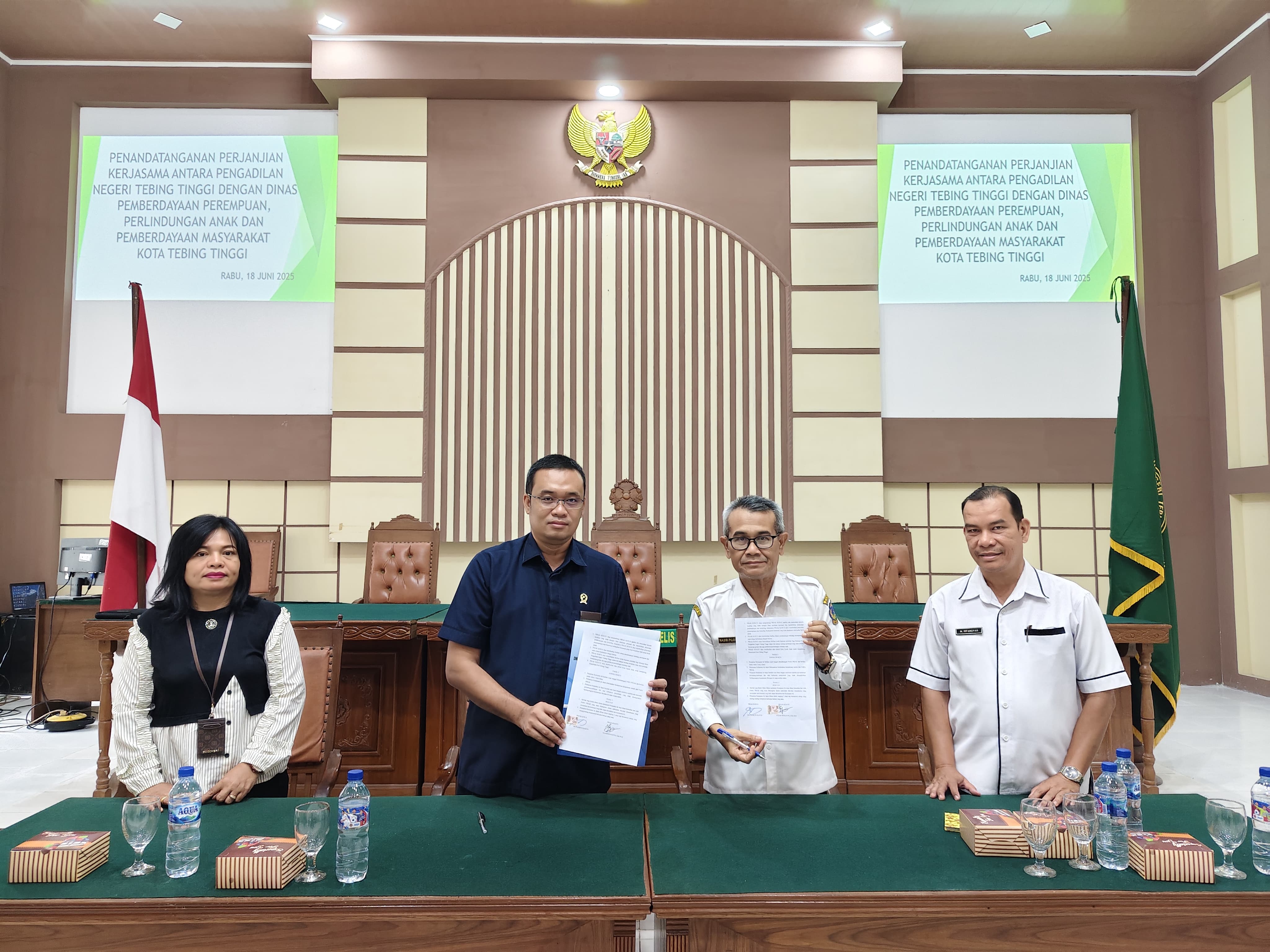 Penandatanganan Perjanjian Kerjasama Antara Pengadilan Negeri Tebing Tinggi dengan Dinas Pemberdayaan Perempuan, Perlindungan Anak dan Pemberdayaan Masyarakat Kota Tebing Tinggi Penandatanganan Perjanjian Kerjasama Antara Pengadilan Negeri Tebing Tinggi dengan Dinas Pemberdayaan Perempuan, Perlindungan Anak dan Pemberdayaan Masyarakat Kota Tebing Tinggi